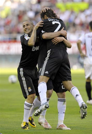 里举行庄重 里举行庄重